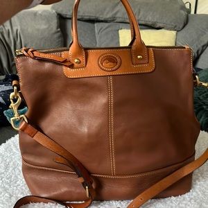 Dooney & Bourke large crossbody bag- butterscotch Florentine leather *LIKE NEW*
